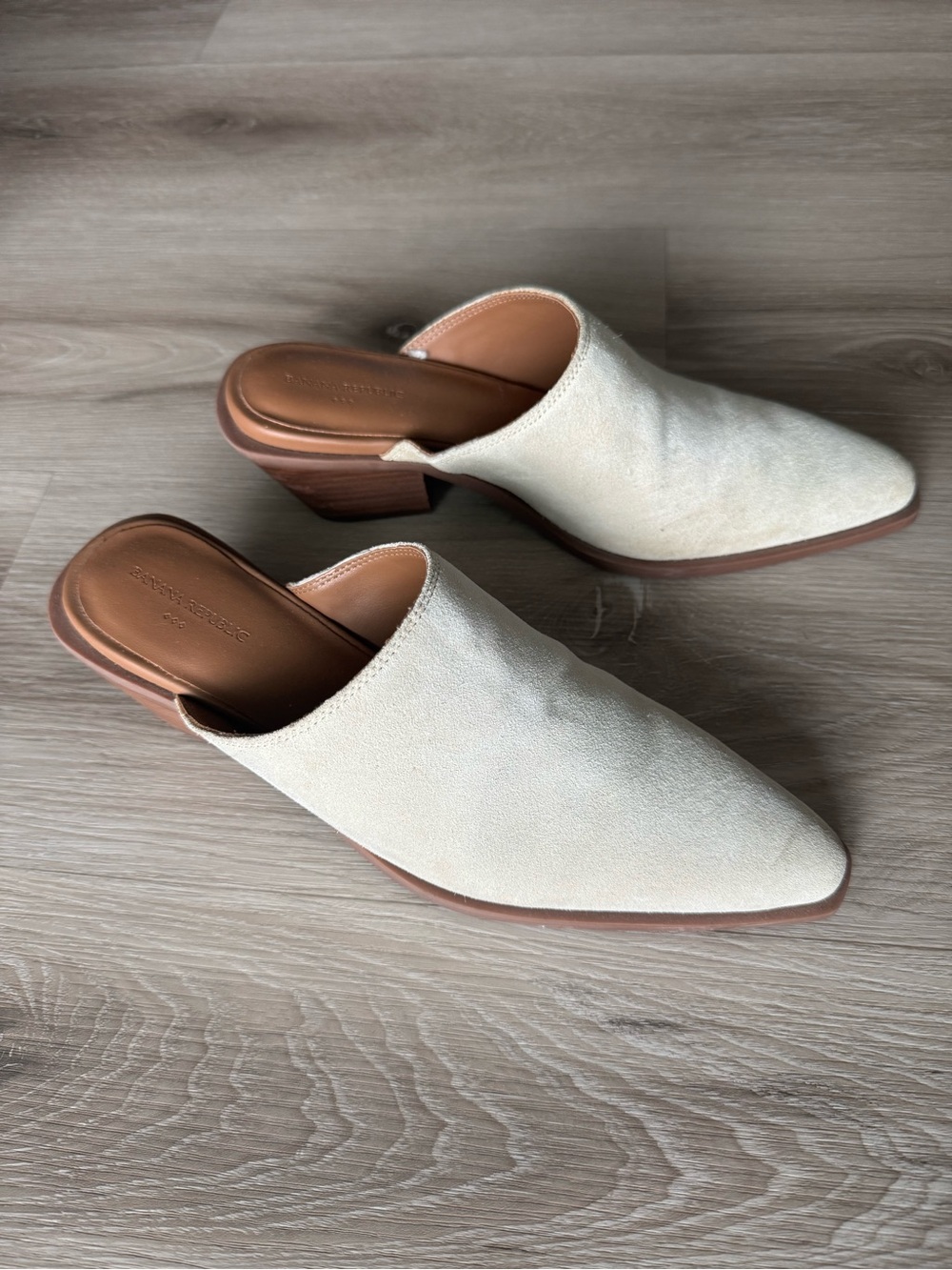 Banana Republic Factory Cream Pointed-Toe Slip-On Mules